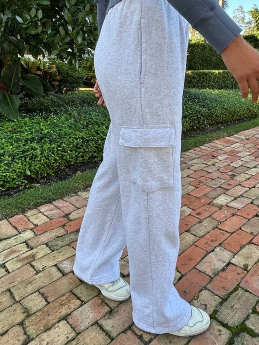 Brandy Melville Light Gray Cargo Sweatpants - Casual Joggers medium - Picture 3 of 9